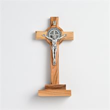 Crucifix St. Benoit sur socle 5 1 / 4"