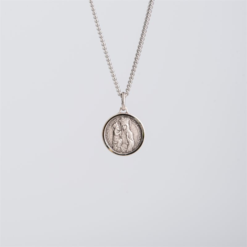 St Anne de Beaupre Medal with 18" Chain & velvet Box Silver Plated Made in France